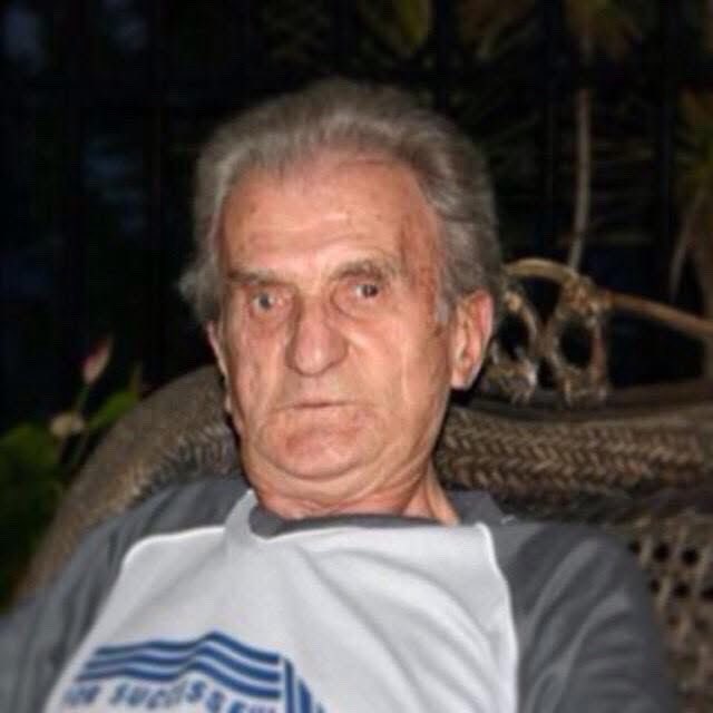 Octasasso's tweet photo. Lo hermoso del deporte, lo hermoso del fútbol: el Racing de Santander, el equipo de mis afectos, de mis amigos de la infancia, del viejo querido que marcó mi amor por el fútbol en El Paraíso, en Caracas, está de regreso a Primera división en España después de 14 años. https://t.co/a1SpAd7sxp