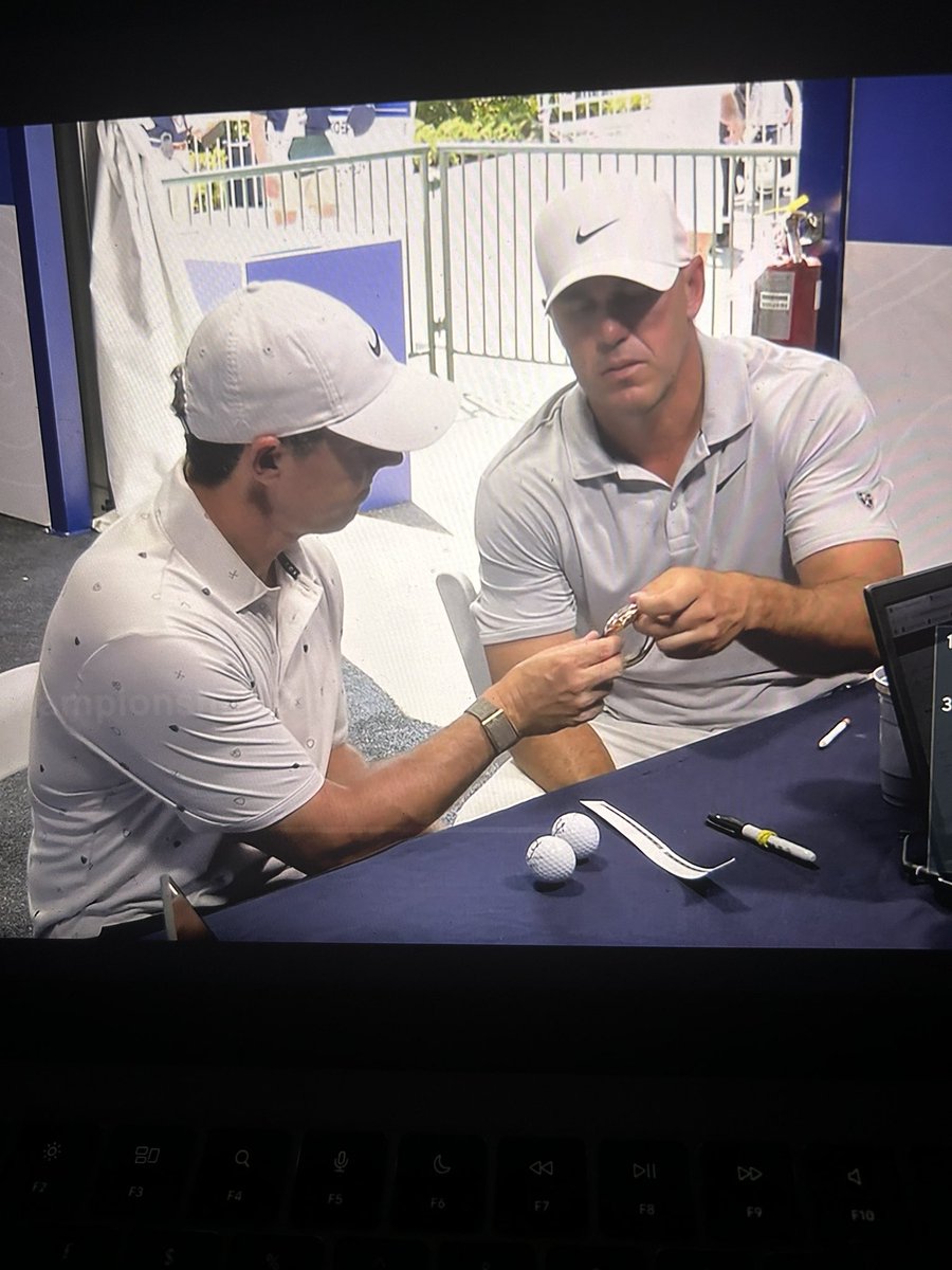 rory_fans's tweet photo. 😭🤣 https://t.co/Rz3Jde2TBN