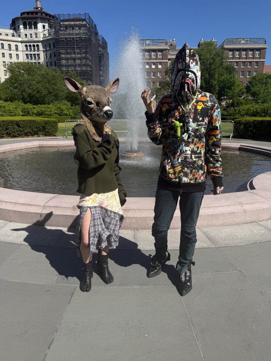 Kelply's tweet photo. Have you ever seen a DEER &amp; SHARK share a blunt before 🦌🦈😈✌️ https://t.co/SUBbMYsdMl