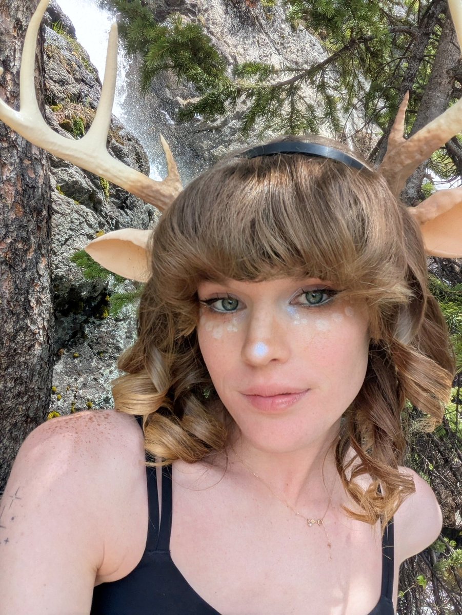 HazelMw 🦌 tweet media