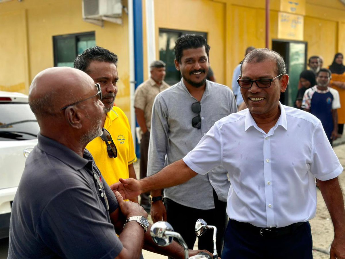 sanahippa's tweet photo. Happy birthday Raees @MohamedNasheed 👏💛 https://t.co/JHkjPnkPhS
