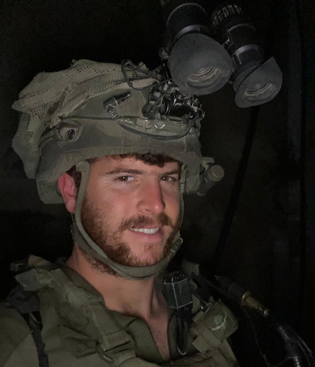 Shuli_MR's tweet photo. העצב אין לו סוף 💔
ליבי נשבר עם משפחתו וארוסתו של סרן מעוז רקנטי, בן 24, מאיתמר, מפקד מחלקה בגדוד 12 שנפל בקרב בדרום לבנון.
בלתי נתפשת המחשבה על החתונה של מעוז ורני שהיתה אמורה להיות בעוד חודש.
זהו החייל השני שהגדוד מאבד השבוע במלחמה על הבית.
כמה כאב ! https://t.co/1FtltjFWj0