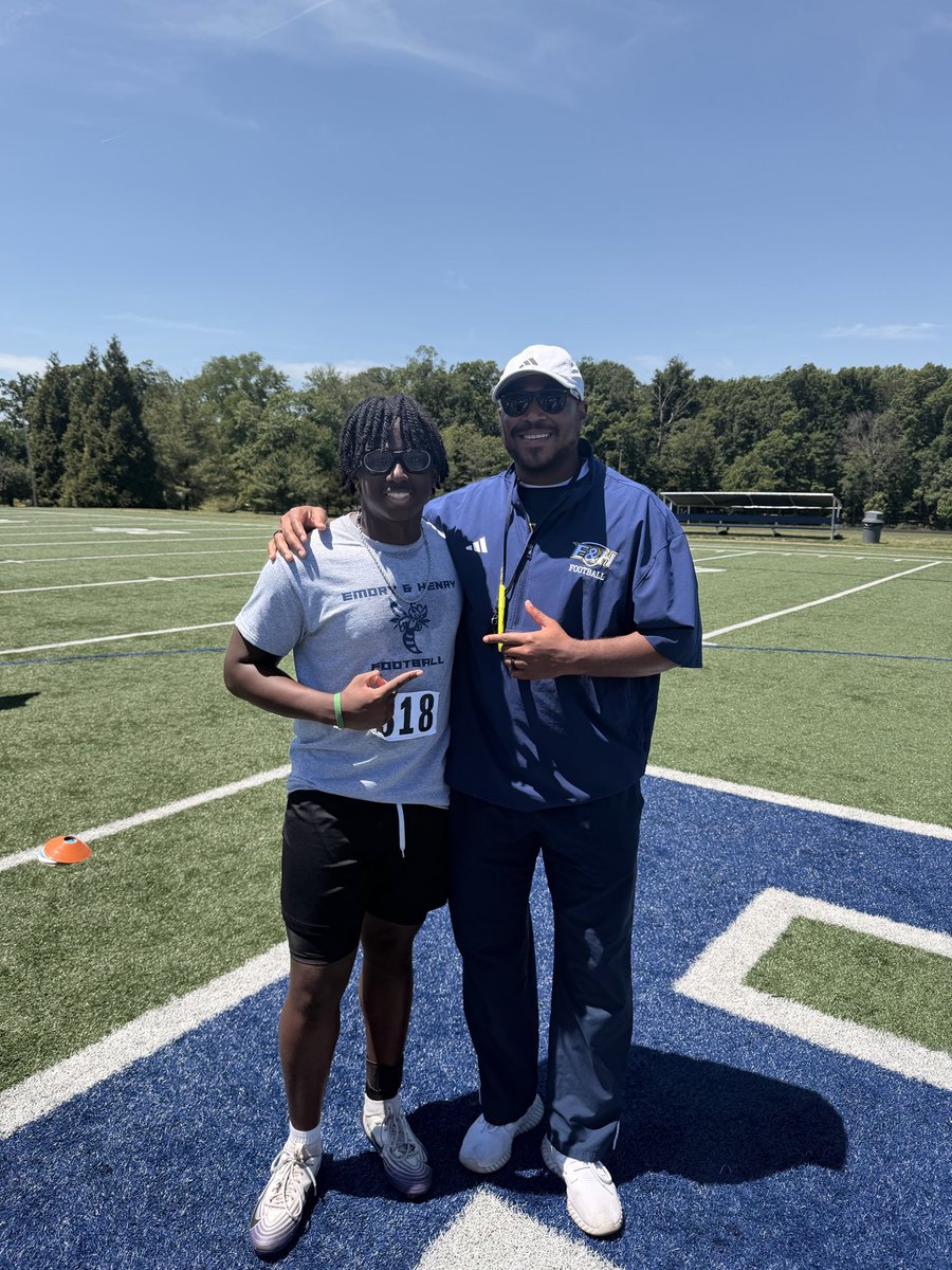 DurondJr's tweet photo. Had a great day at the @EmoryHenry_FB Prospect Camp! Grateful for the opportunity to compete, improve, and showcase my talent. Thank you @CoachQHunter and for the coaching and hospitality! Excited to keep working. @DJOFootball @bmagee_5 @coachsabs https://t.co/o5MtnVhe10
