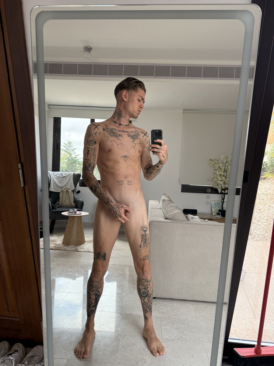 lucashall's tweet photo. RT if u like tall guys 😉 https://t.co/WqNZt3J4RU