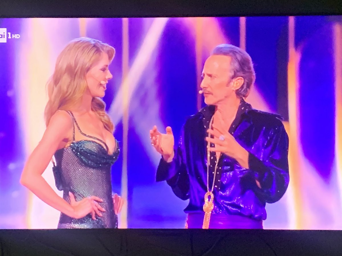 ManoloMontalt's tweet photo. Presenta Pedro Reyes vestido de Aladin https://t.co/My4EU9RC2A