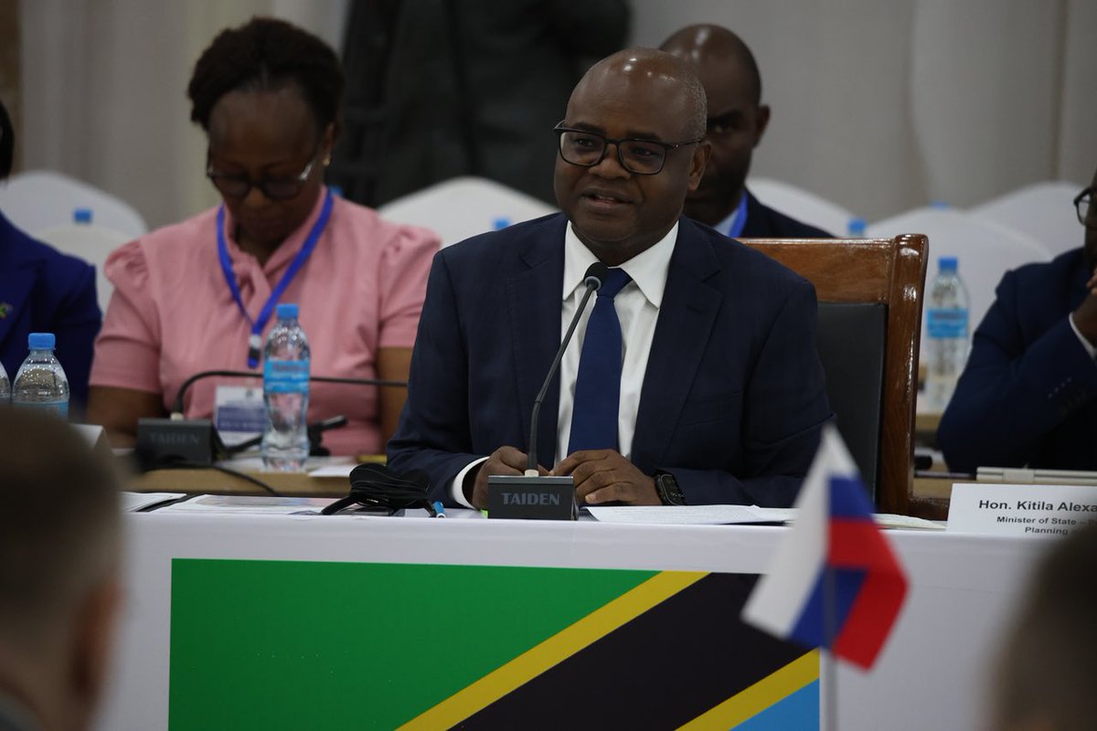 rusembtz's tweet photo. 🇷🇺🇹🇿 Wenyeviti wa Tume ya Pamoja ya Ushirikiano wa Kibiashara na Kiuchumi Mhe. Maxim Reshetnikov, Waziri wa Maendeleo ya Kiuchumi wa Urusi, na Mhe. Prof. Kitila Mkumbo, Waziri wa Nchi, OR, Mipango na Uwekezaji, wakati wa kikao cha 3 cha Tume hii kilichofanyika leo jijini Arusha. https://t.co/9ps3UjH54d