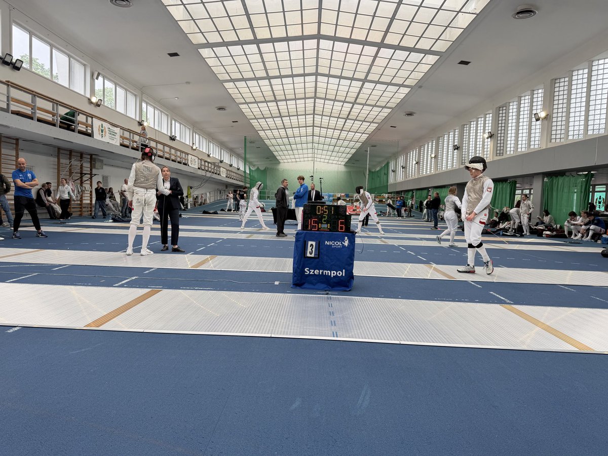 Lesznofencing's tweet photo. AWF Warszawa i Puchar Polski seniorów 🇵🇱
Szermierze wraz z trenerem Przemysławem Fogtem ✅ #szermierka #lesznofencing #leszno #floret https://t.co/BCEmGj5j9F