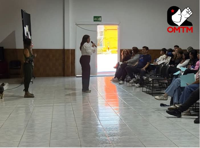 trabajadorasmx's tweet photo. Este jueves 14 de mayo la OMTM en el Valle de México se presentó en la Feria de Ciencias y Humanidades de la Escuela Preparatoria Jesús de Urquiaga, dando una charla con profesores y alumn@s sobre las mujeres trabajadoras en la lucha social y sus desafíos actuales. https://t.co/klLQQW5a5L