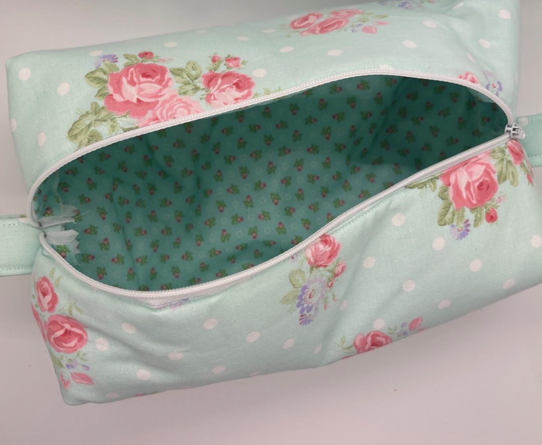 sewingfromsammy's tweet photo. Organize your routine with our Zippered Toiletry Bag &amp; Makeup Pouch. Cute designs to choose from. See what your next vacay needs at the link! 💼✈ #fashionblogger #travelhacks #styleblog #ootd #trendy https://t.co/RAAetm7gyT
