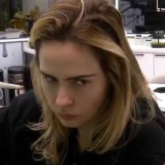 Ella tweet media