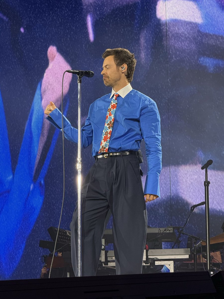 hestylesfiles's tweet photo. harry styles in amsterdam, together together tour (2026) https://t.co/0GAixsir2C