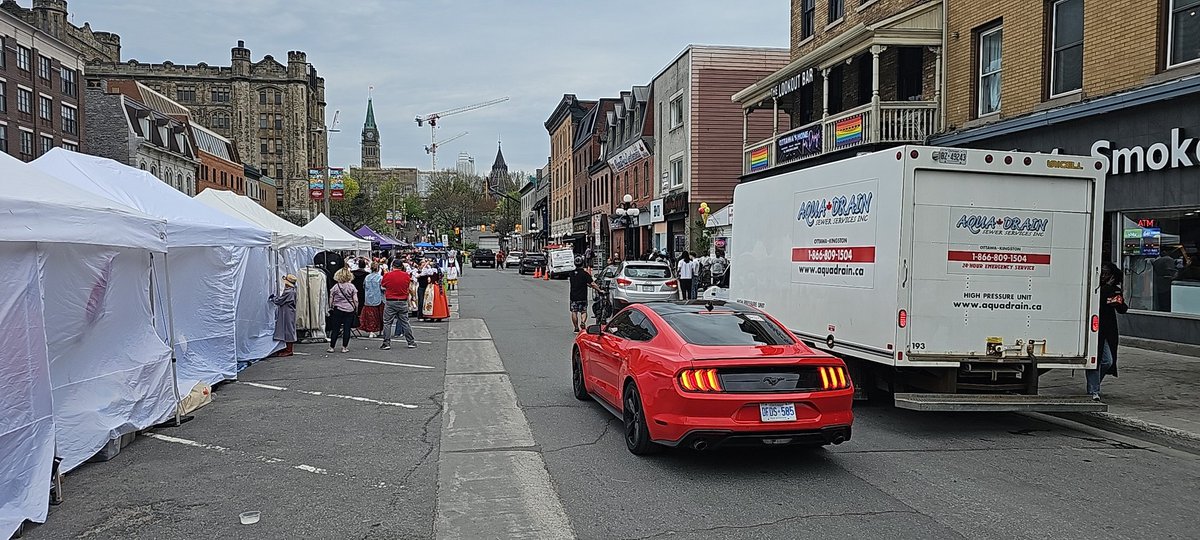 OttawaPro's tweet photo. and traffic can still circulate #ByWardMarket https://t.co/2pdV6s2GTy