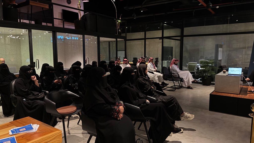 lawNabyh's tweet photo. إختتمنا اليوم ورشة ; دور المبتكر”من الفكرة إلى الحماية ⚖️✨
ورشة حملت بين تفاصيلها جانبًا معرفيًا وتطبيقيًا ثريًا،استعرضنا فيها رحلة الفكرة منذ بدايتها، وكيف يمكن تحويلها إلى حقٍ محفوظ ومحمِي قانونيًا بكل وعي واحترافية

سُعدنا بتقديم 
المحامية: عائشة الخيري
وولايف آل صقر @wllayff 

حيث تناولت الورشة مفهوم الملكية الفكرية، إلى جانب تطبيقات عملية وأمثلة وأسئلة ساعدت الحضور على فهم الإجراءات القانونية المرتبطة بحماية الأفكار والمشاريع بطريقة تفاعلية ومثرية✨

نفخر بهذا الحضور، وبكل شخص حرص أن يكون جزءًا من هذه التجربة القانونية الملهمة🌟

شكرًا لكل من حضر وشارك وأثرى الورشة بحضوره وتفاعله، والقادم بإذن الله أكبر مع نبيه ⚖️🤍