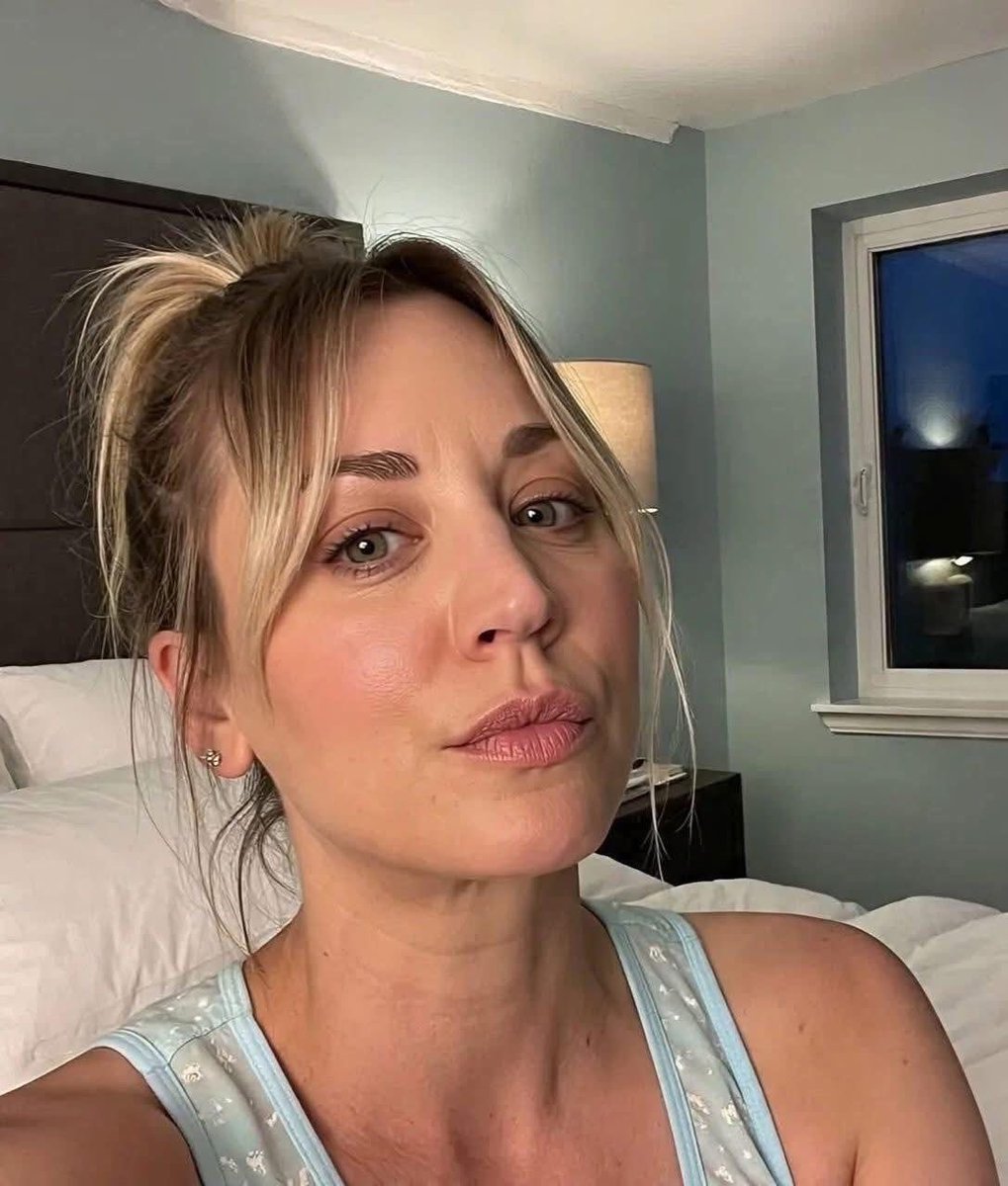 kaleyCCuocm's tweet photo. This bed is too big for me alone 
#kaleycuoco https://t.co/sU3kbqRn0m