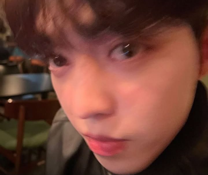 Sugar down bad for Jeonghan tweet media
