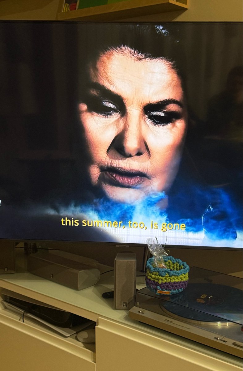 Smartyes__'s tweet photo. L’Albania porta un bellissimo omaggio a Patrizia De Blanck. 

 #ESC2026 https://t.co/9qhkqtNYJt