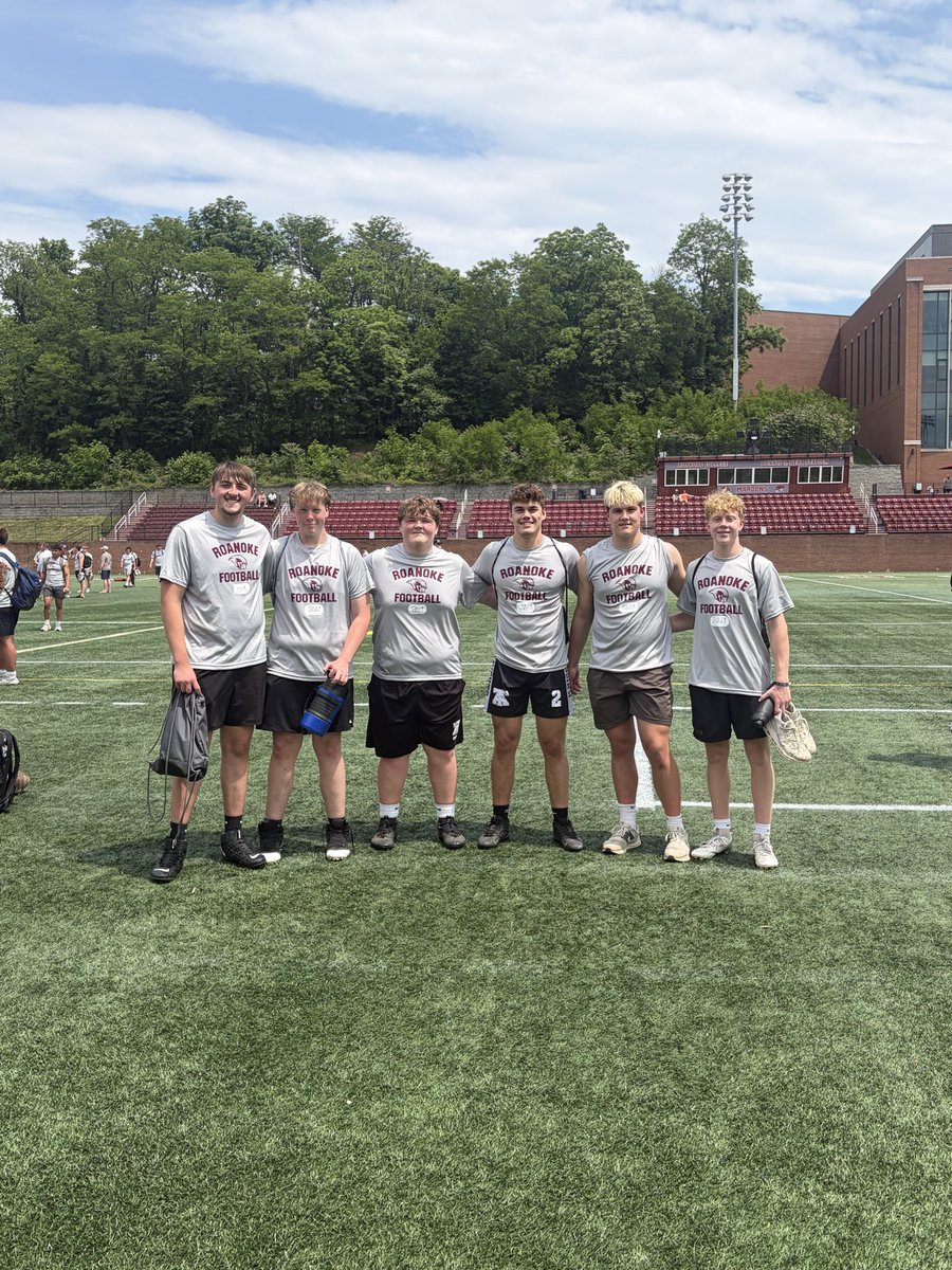 FarrishEthan's tweet photo. Great day of getting some work in at the @RoanokeFB camp with some of the @taknightsfball squad! 
Getting 1% better each day 
@DeReHicks @Coach_Kidwell @Coach_Armstrong @CoachKline @yoder847 @romgabsan @CoachJeffGerzog @conner14hayes https://t.co/DJGgvmOm2P