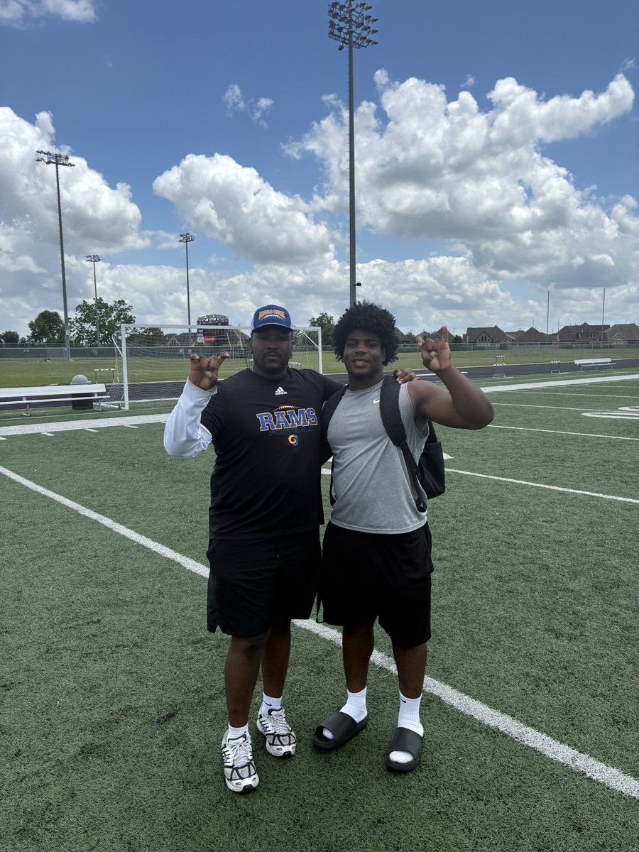 Kennyezeji11's tweet photo. #AGTG After a great camp and conversation with @CoachOsagiede I’m blessed to receive my 2nd official offer to @AngeloStateFB! https://t.co/LGAAyNOuXN