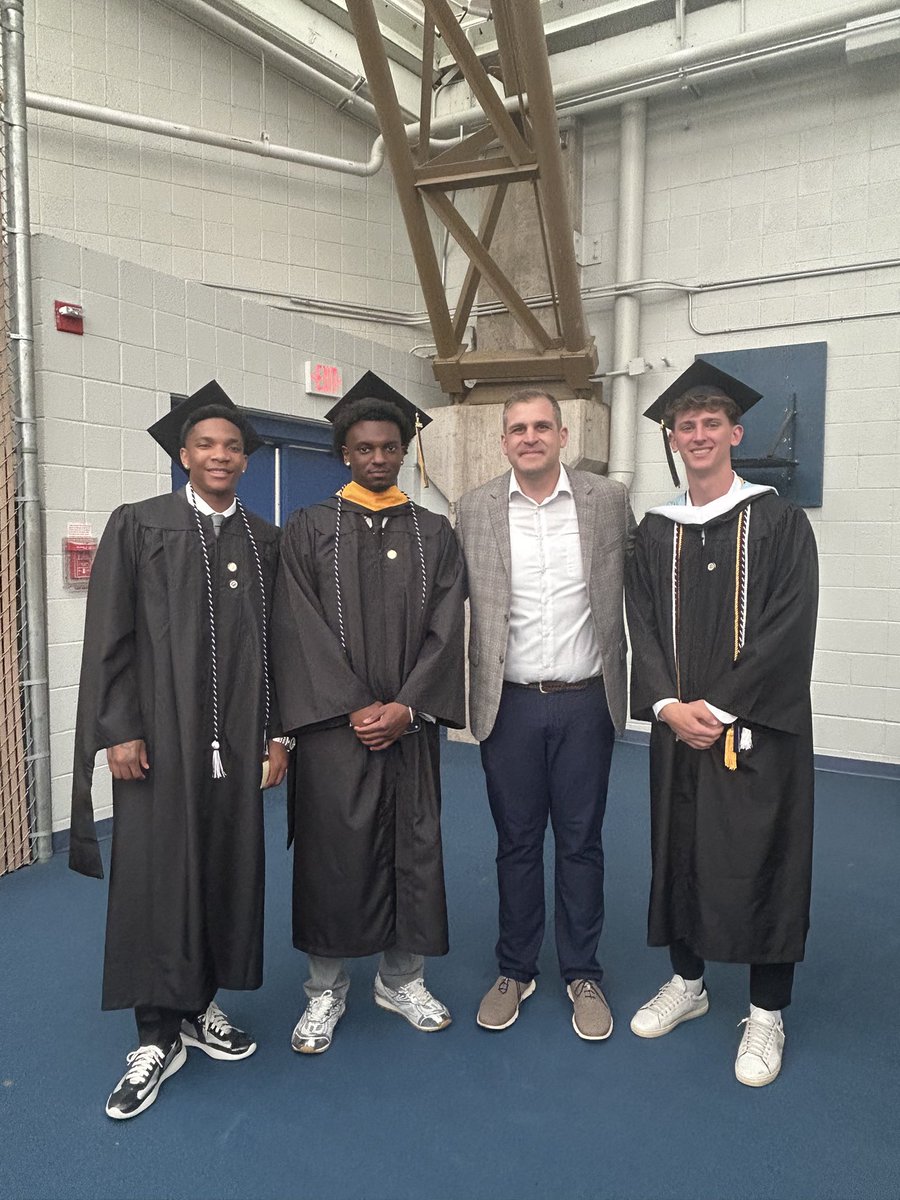 MountHoops's tweet photo. Huge congrats to our graduates who put in so much work. love you and appreciate all you have done! 🎓 https://t.co/iF8U3rbSXy