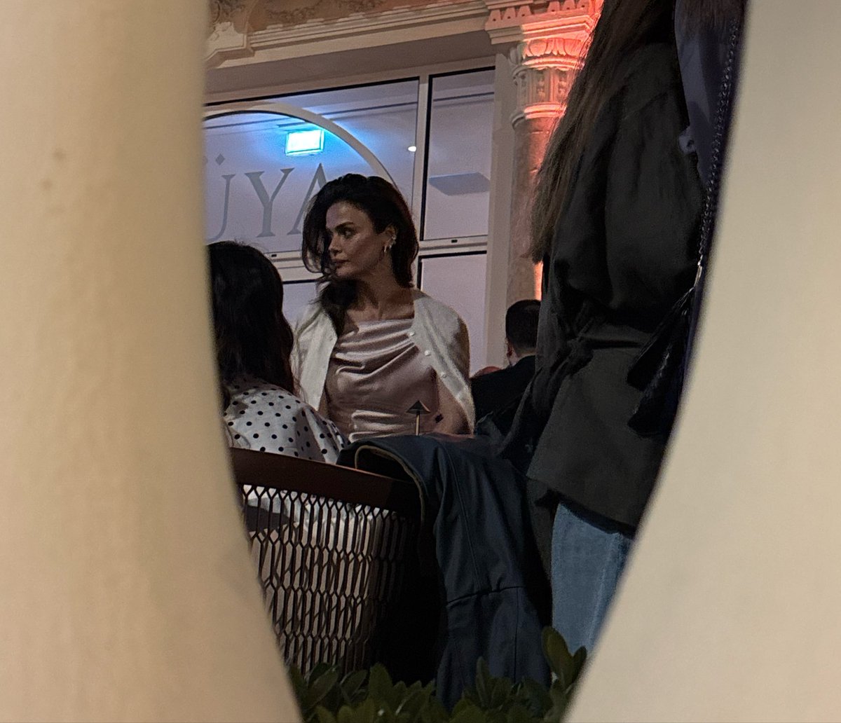 rosegoldensz's tweet photo. her yerde gözleri birbirlerinde😭🤍 https://t.co/dFvlb8jOrE