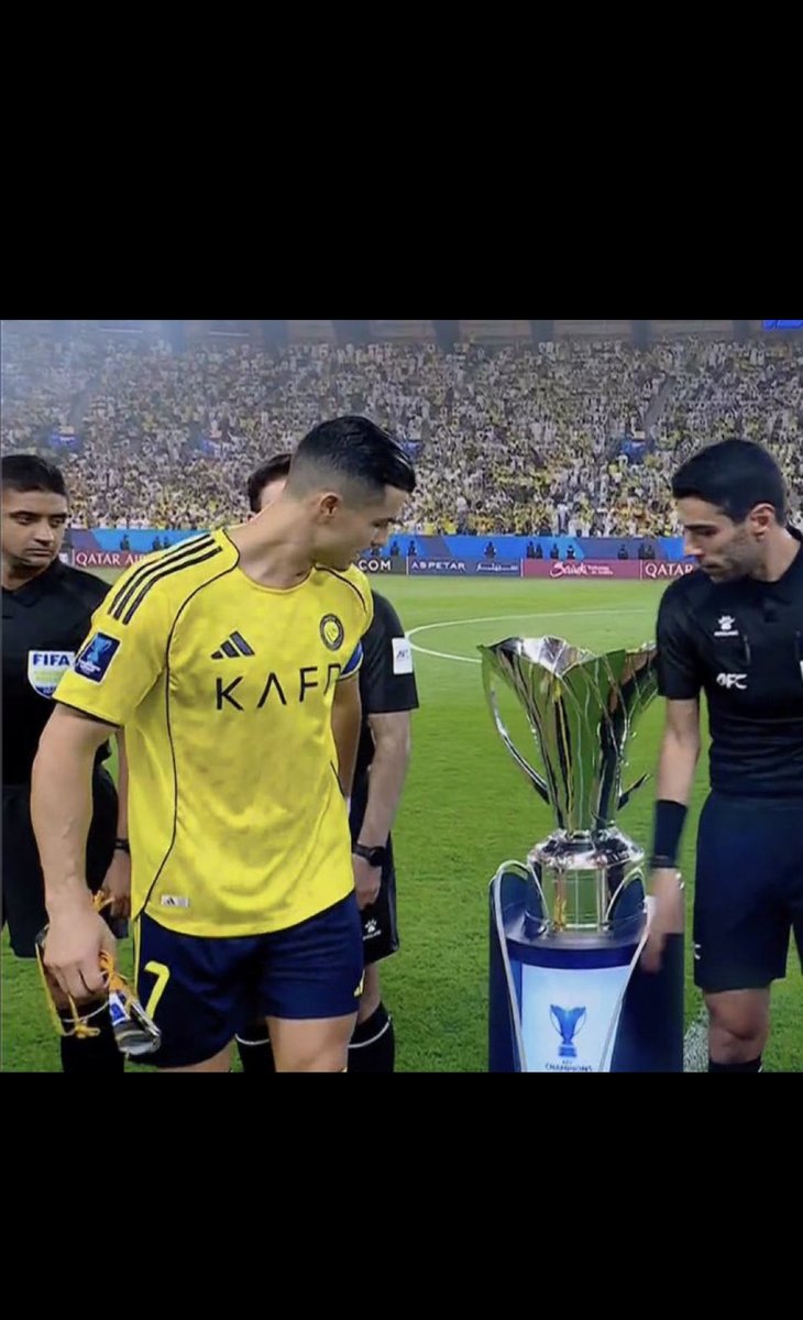 كرستيانو بطل الدوري 💛 العالمي 48 tweet media