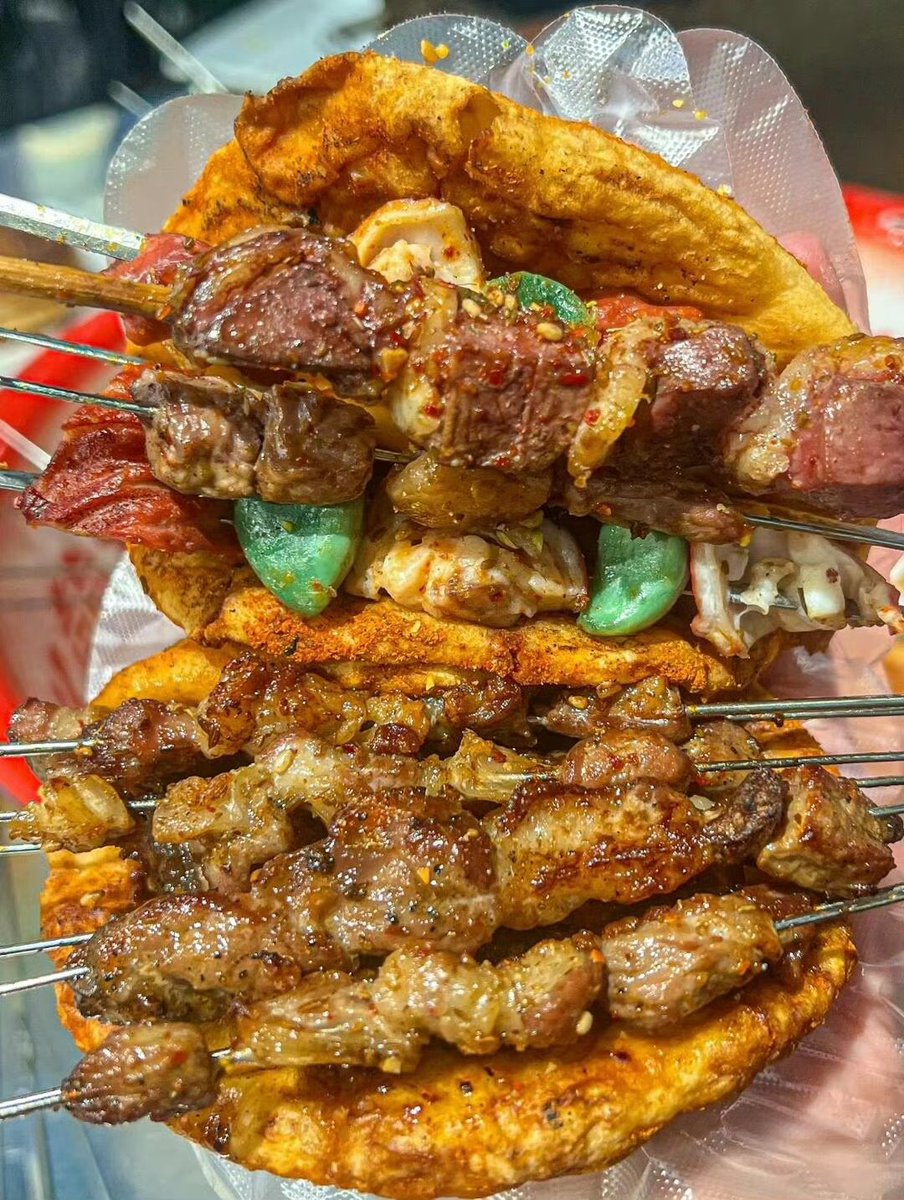 sheilastroka's tweet photo. Craving crispy fried squid skewers by the roadside! Warm, smoky and totally unbeatable late-night snack vibes. Perfect bite to fuel my walk home ， https://t.co/briW1qFrwc