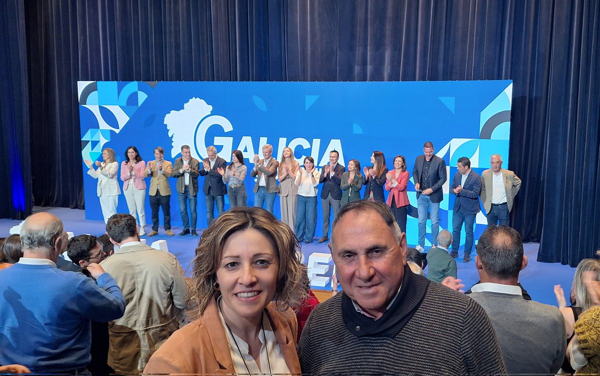 CouseloIsabel's tweet photo. Dous anos de Goberno, dous anos gobernando con estabilidade e sentidiño para que Galicia siga avanzando.
Hoxe co compañeiro José Ramón Ferreño participamos no acto celebrado en Vigo
#GaliciaGoberna https://t.co/MdsqOAv8Bu