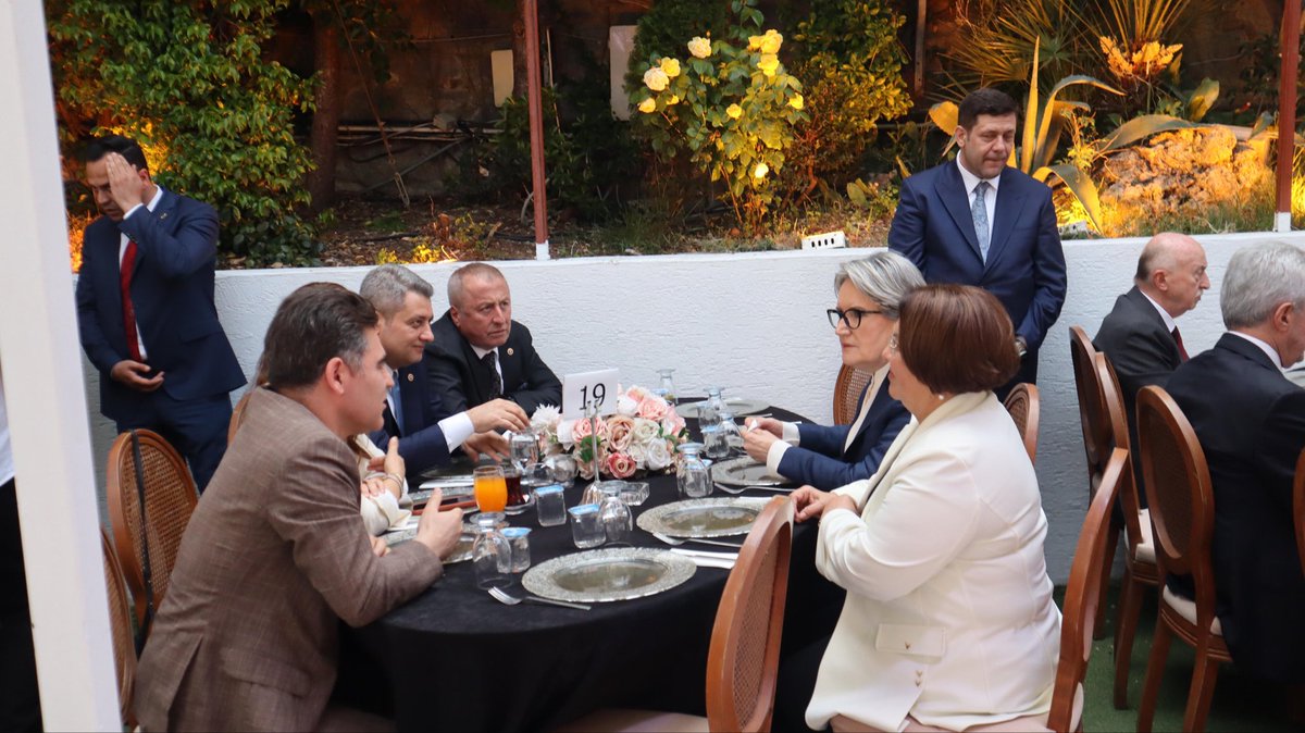 Ünzile Yüksel tweet media