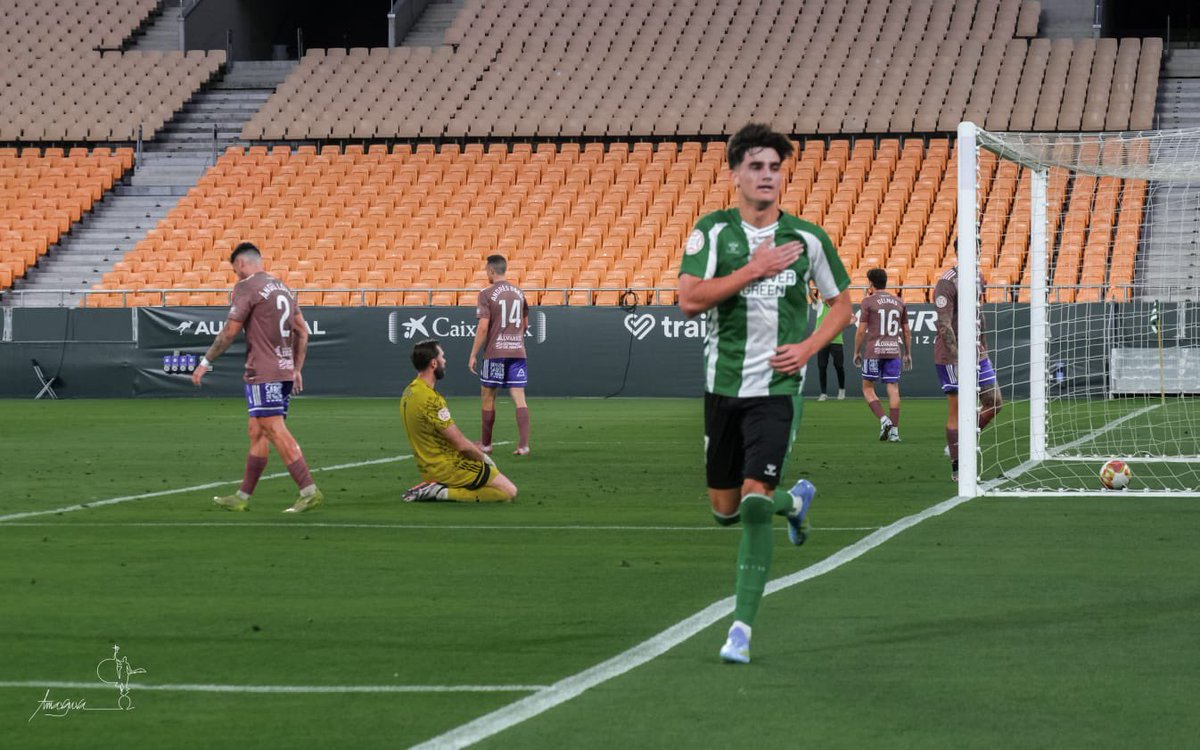Coliseovb's tweet photo. ¡Se juega a lo que diga José Antonio Morante al descanso en La Cartuja!

x 2⚽️

@RBetisCantera 2-0 SD Tarazona 

📸 @Amargura79 https://t.co/bX9CFA44jW