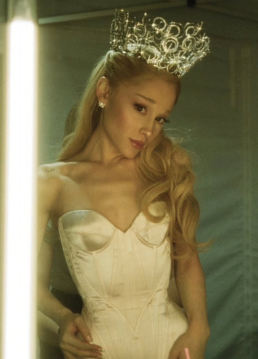 ariana feeds tweet media