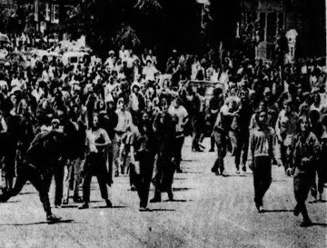 leftinthebay's tweet photo. 57 years ago, May 16 1969, about 500 Stanford students, organized by the Students for a Democratic Society-led April 3rd movement, set up burning blockades and smashed windows at the Stanford Research Institute (SRI) Annex, which conducted military research for use in Vietnam https://t.co/f2qYKkO0pb