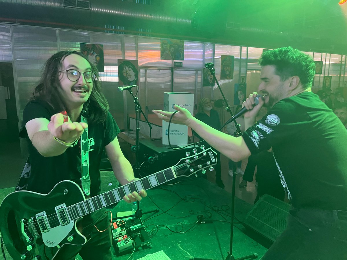 rea_llopez's tweet photo. Que puedo decir, más que que somos: "Chistes y Jazz"? Pues que somos: "Tonto y Tontito atacan de nuevo" https://t.co/MI7XNLxqRu