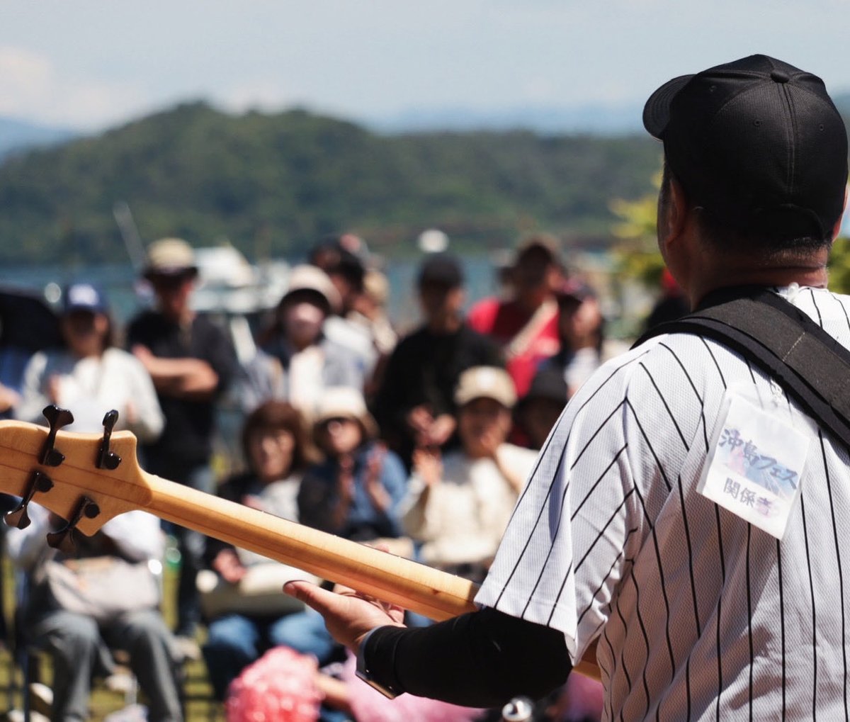 matsulabo's tweet photo. 先週末になりますが、琵琶湖に浮かぶ沖島にて開催された「沖島フェス」に参加してきました。
日本で唯一、淡水湖にある有人島。
中島中学校(バンド名)で出演させてもらいました。演奏は小学校の校庭。
多くの仲間と過ごせた良い一日でした。
 尽力された皆さん、お世話になりありがとうございました。 https://t.co/Y3BfN6PuWQ
