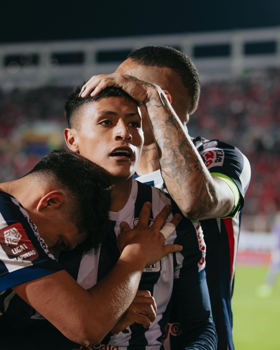 AlexTafur2's tweet photo. Ganamos caraxxxooo!!! porque este amor NUNCA será para cobardes, arriba Alianza TLV 💙 a cerrarlo en casa, por una final más 💪 https://t.co/DAj9Z7QBcJ
