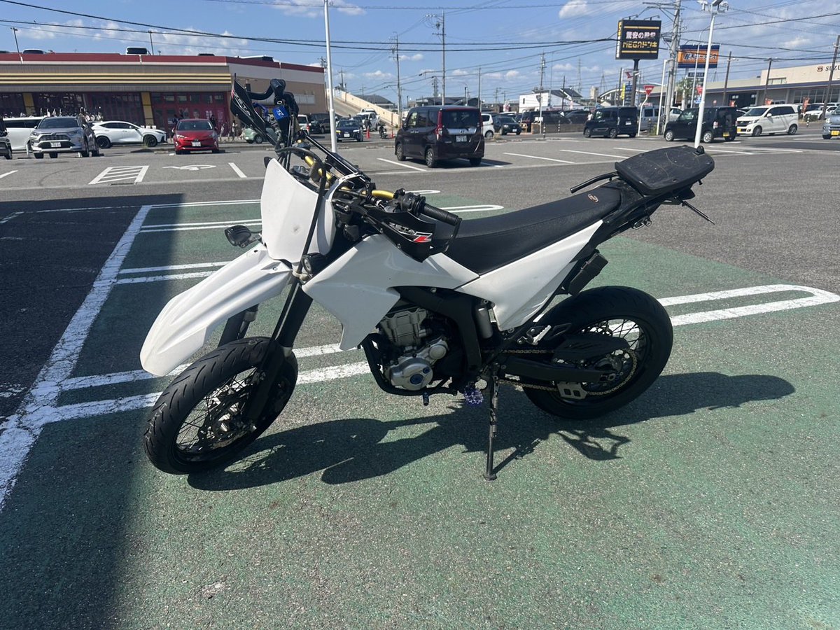ts51197's tweet photo. おはようございます😊タイヤセレクト豊田です

昨日はWR250Xのお客様がご来店🏍️
前後GPR300へ交換ありがとうございました✨

街乗りからワインディングまで楽しめる組み合わせ最高ですね😎

最近2輪のお問い合わせも増えてきて嬉しいです🔥
タイヤお探しの方は是非タイヤセレクト豊田お越しください😄 https://t.co/h1mcfHfHHy