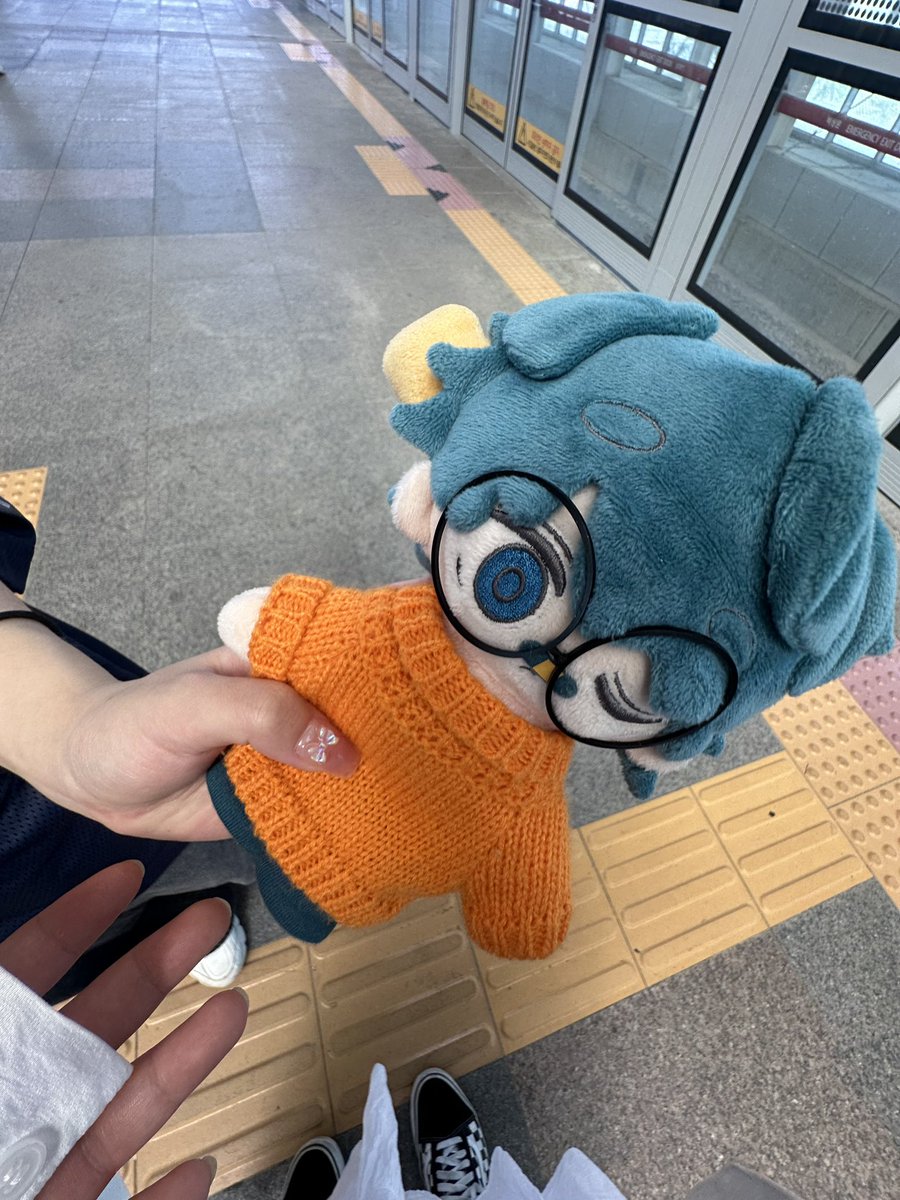 にょん tweet media