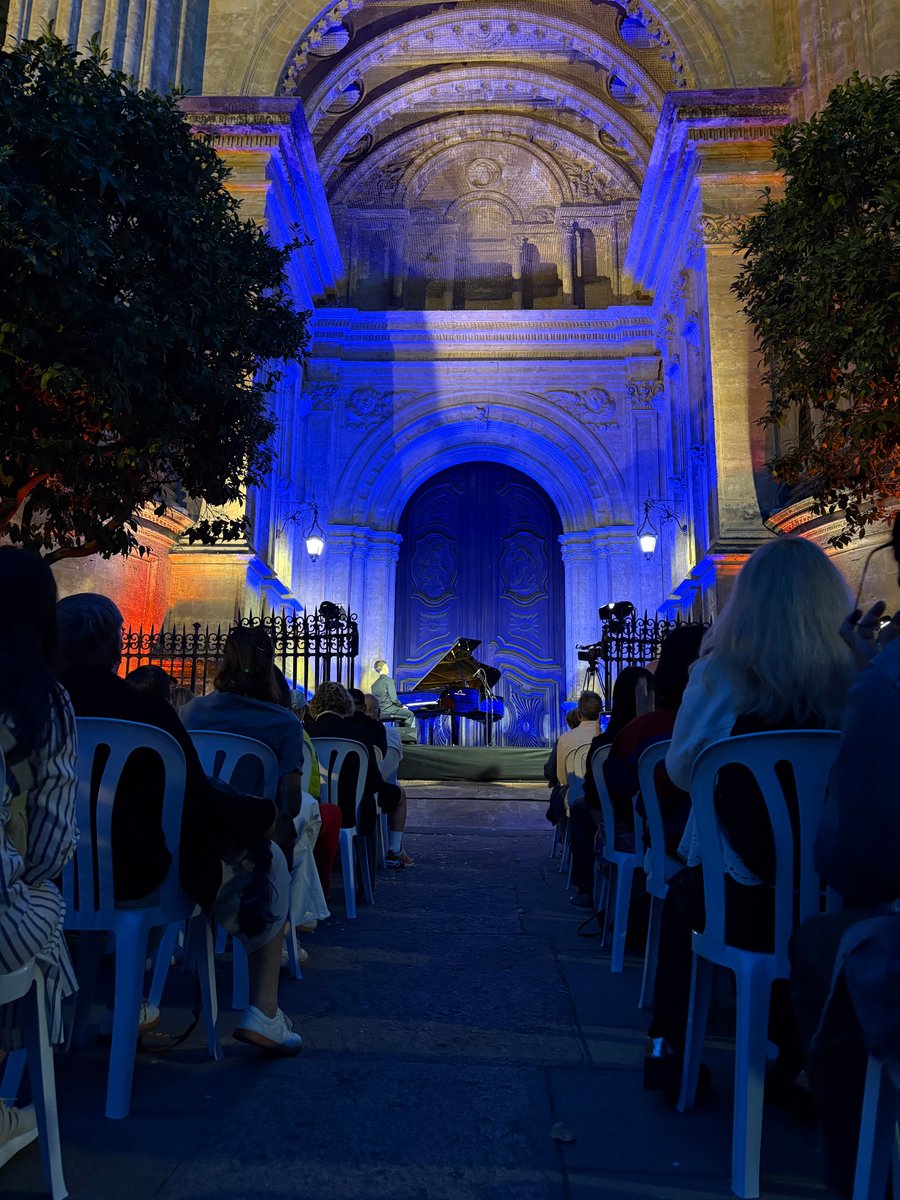 La Noche en Blanco Málaga tweet media