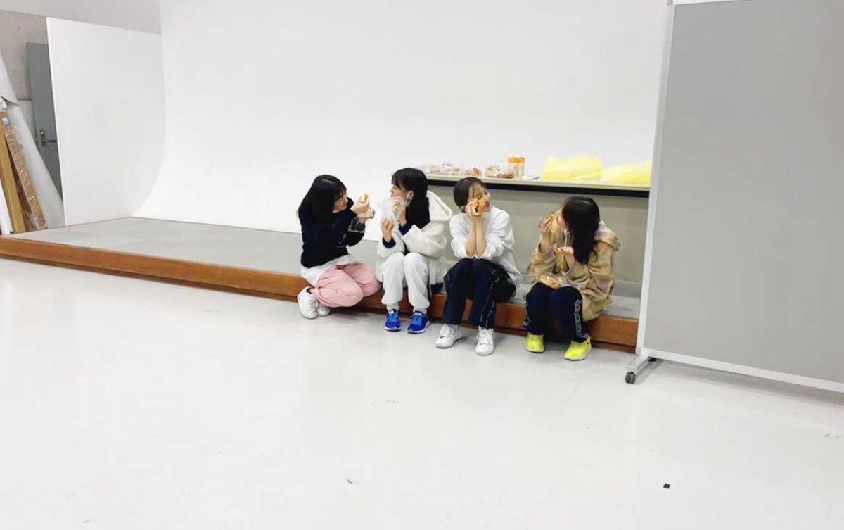 garimpeiro2's tweet photo. ももクロちゃんがギュッとしてると心がキュッとなる
#ももクロ結成18周年 https://t.co/vXD6WWQOAp