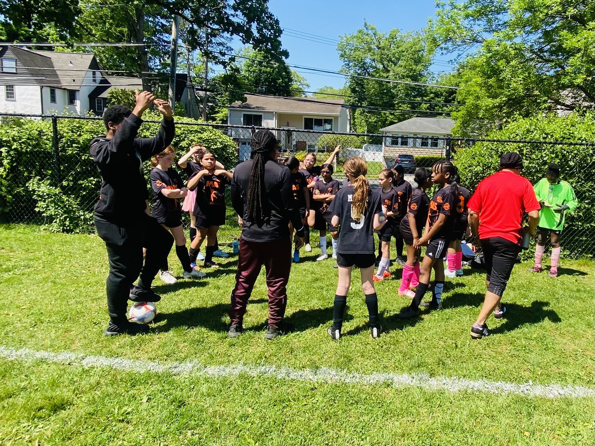 RobJanowitz_AP's tweet photo. What a great way to end the season! Both teams played with perseverance and teamwork. We are so proud of our boys and girls, both on and off the field. The growth they have shown as a team is incredible. @MAS_WP @MAS_PTA @wplainsschools @DrJosephRicca @WPCSD_ASI https://t.co/UM1yPisS1X