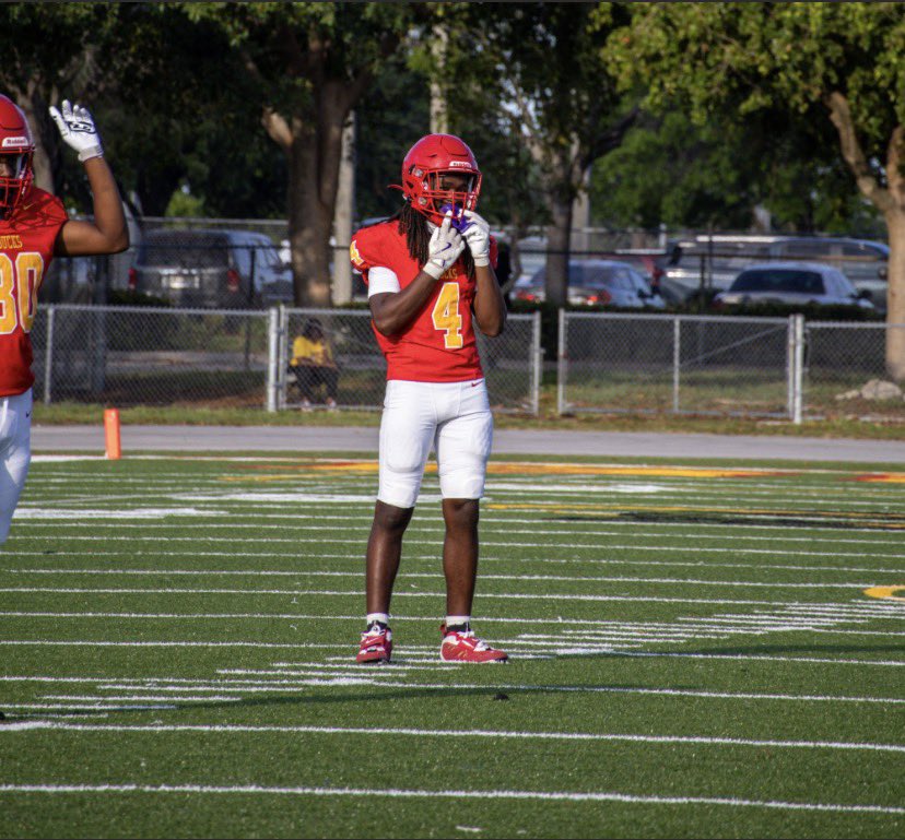 DFarrington3_'s tweet photo. A #PICK6 From Spring Game
AGTG🙏🏾✝️
@TheRealJT3 @Newera_C1 @uftlfootball @247Sports @305Sportss @GWUFootball @coachmsmith_win @mikejones10 @RivalsHS @CoachSWalters https://t.co/dd2yZCqozn