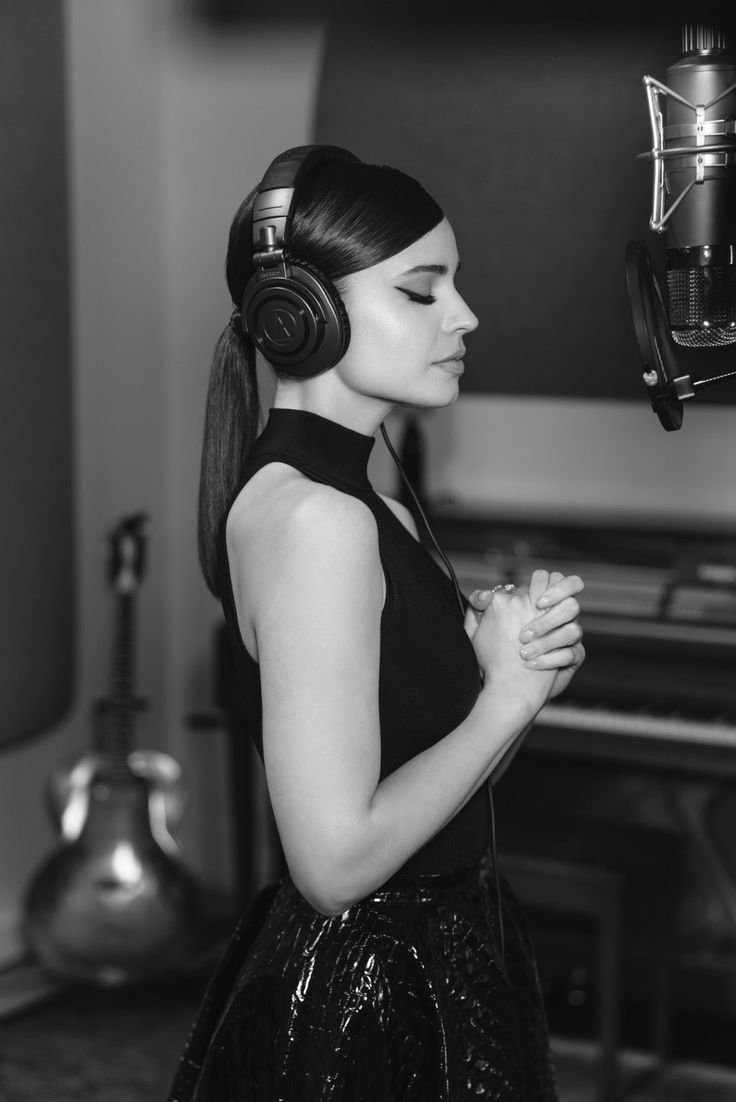 cris_sofiasc's tweet photo. I love you Sofia Carson ✨️ https://t.co/MKzO23r7Th