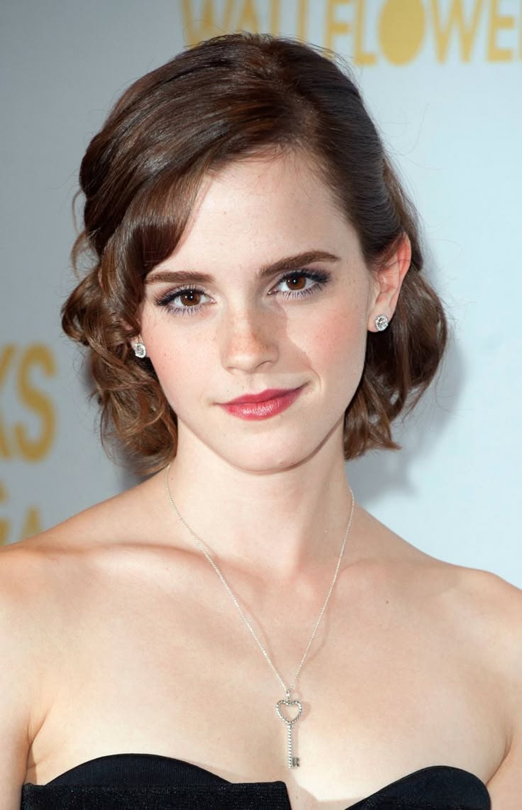 _Celebeauty_'s tweet photo. Emma Watson https://t.co/ENCm0TI2jN