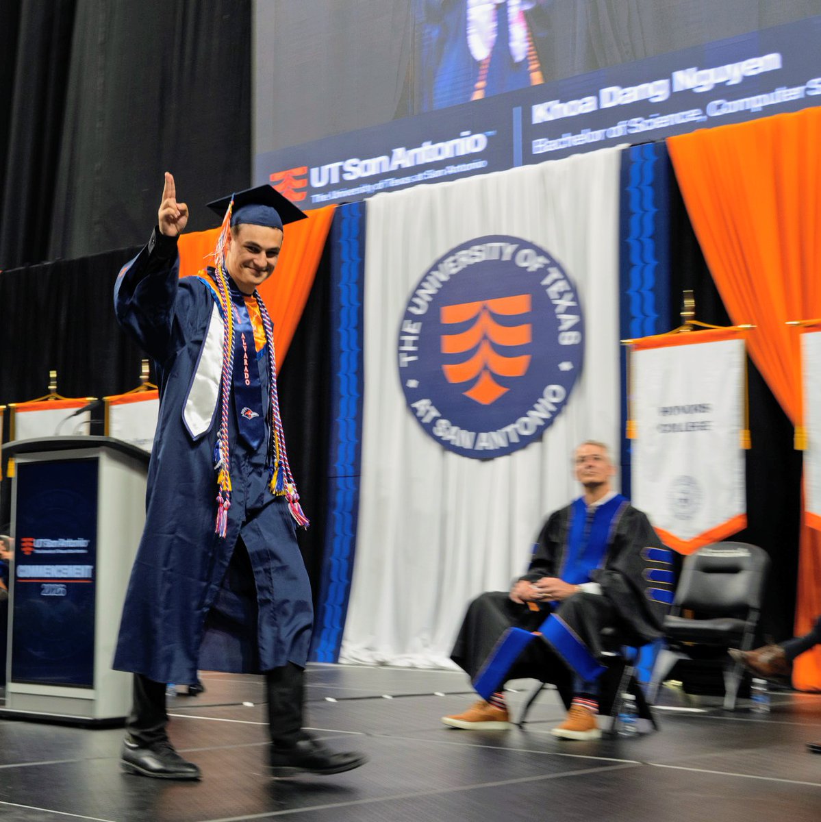 UTSA's tweet photo. The moment Luke Alvarado earned his degree from @UTSABusiness and celebrated with his family -- the university's Family of the Year! 

@UTSAFamily https://t.co/jaVQkDfjsE