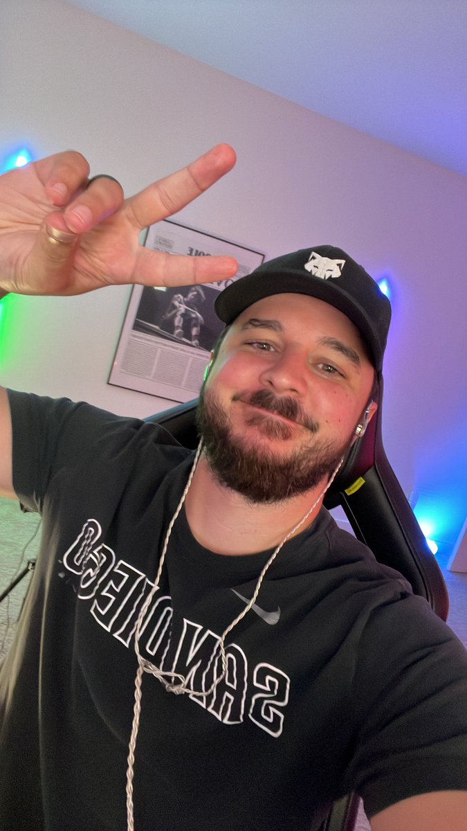 MarkClarkk tweet media