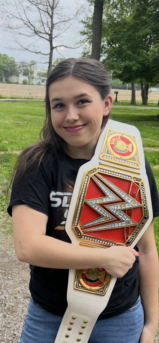WWETaylor1's tweet photo. Got my OG @itsBayleyWWE side plates. Ready for #nxtcanton 😎 https://t.co/QJZfere4tJ