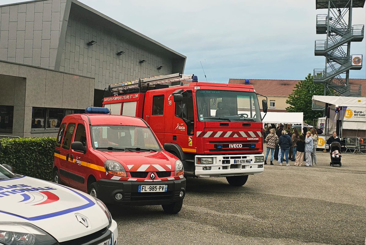 Virginia_RN's tweet photo. Ce soir nous fêtons le 50ème anniversaire des Jeunes Sapeurs Pompiers de #SaintRemySurAvre. Quelle fierté de voir cette jeunesse s’engager pour notre protection quotidienne 🇫🇷
#stremysuravre #50ansjsp https://t.co/IxbVBiFtRf
