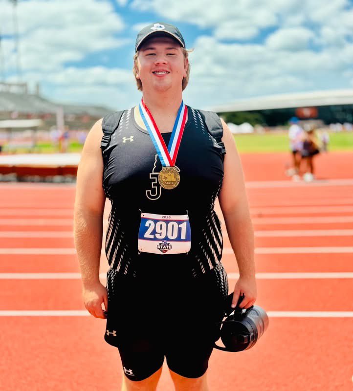 AllenGarr28758's tweet photo. First trip to State Track. Finished the day 3rd in Discus and 5th in Shot. 
#TexasStateTrack
#JaytonJaybirds 
#Shotput
#Discus https://t.co/cJEJbESvPR