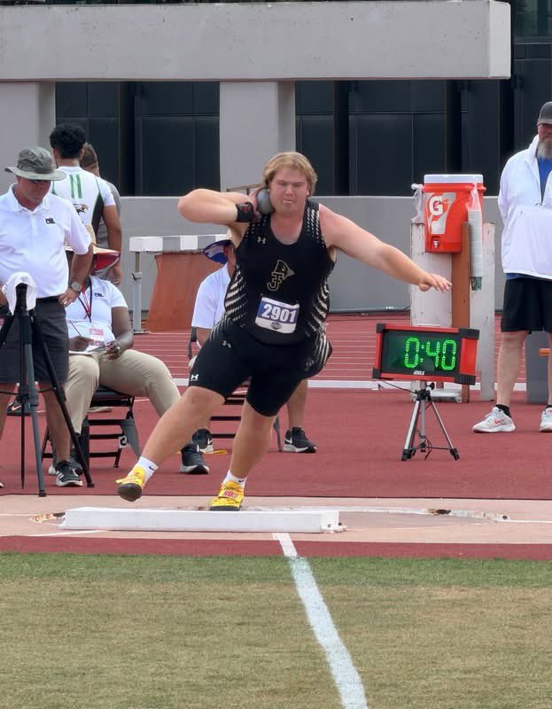 AllenGarr28758's tweet photo. First trip to State Track. Finished the day 3rd in Discus and 5th in Shot. 
#TexasStateTrack
#JaytonJaybirds 
#Shotput
#Discus https://t.co/cJEJbESvPR