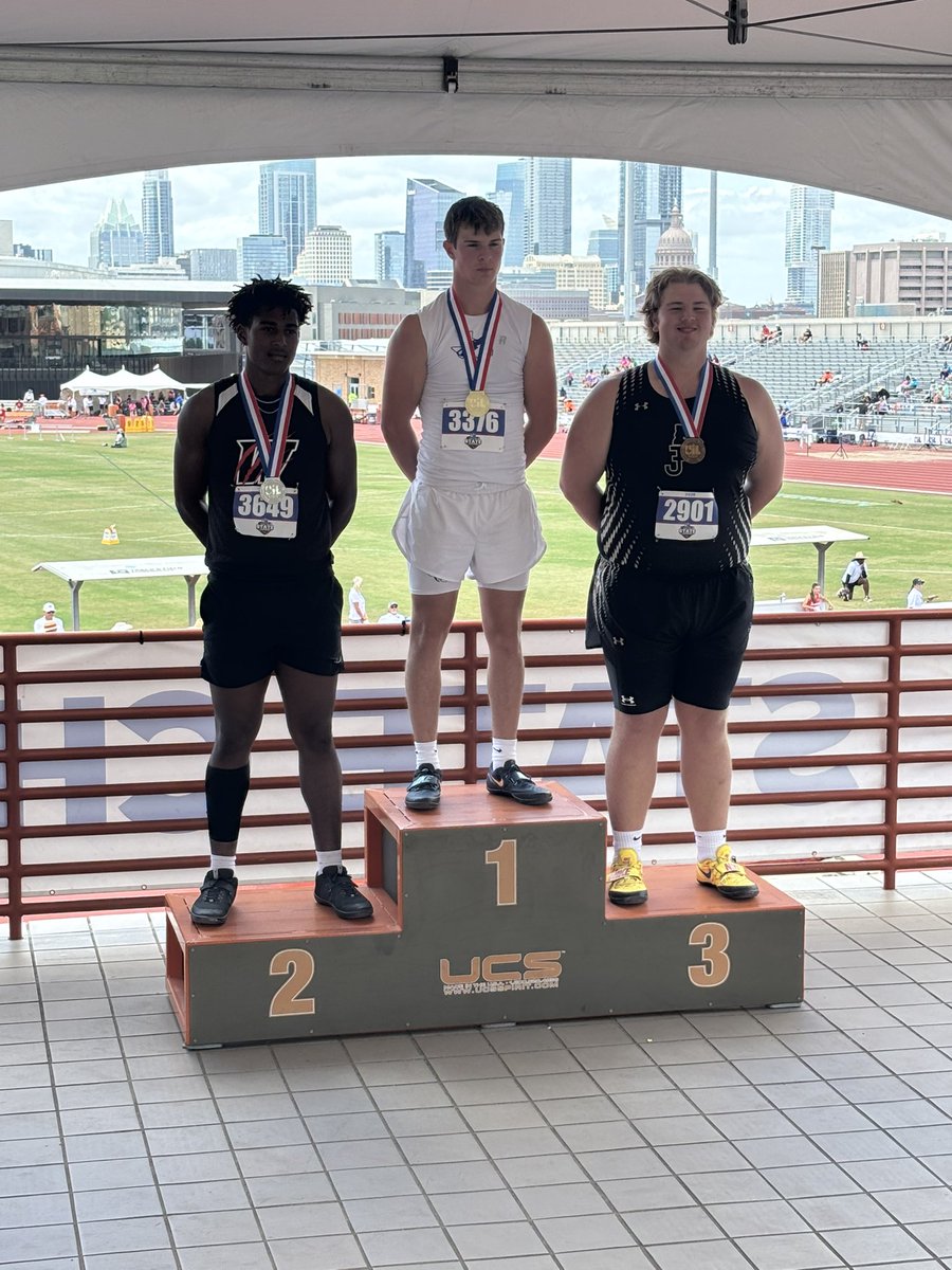 AllenGarr28758's tweet photo. First trip to State Track. Finished the day 3rd in Discus and 5th in Shot. 
#TexasStateTrack
#JaytonJaybirds 
#Shotput
#Discus https://t.co/cJEJbESvPR