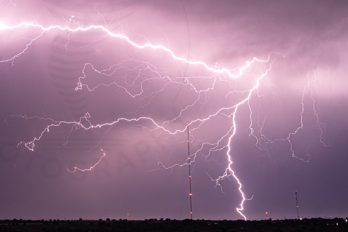 JustanRay's tweet photo. The shot that just keeps on giving. Incredible cg with wicked branching last Saturday (5/9) near Newcastle. 
#okwx https://t.co/QdcmvWGaCB